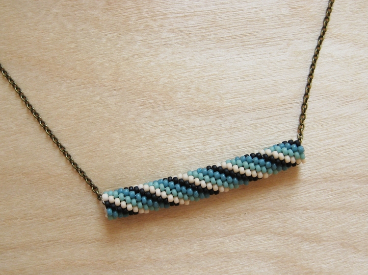 How to make a Simple Beaded Necklace 