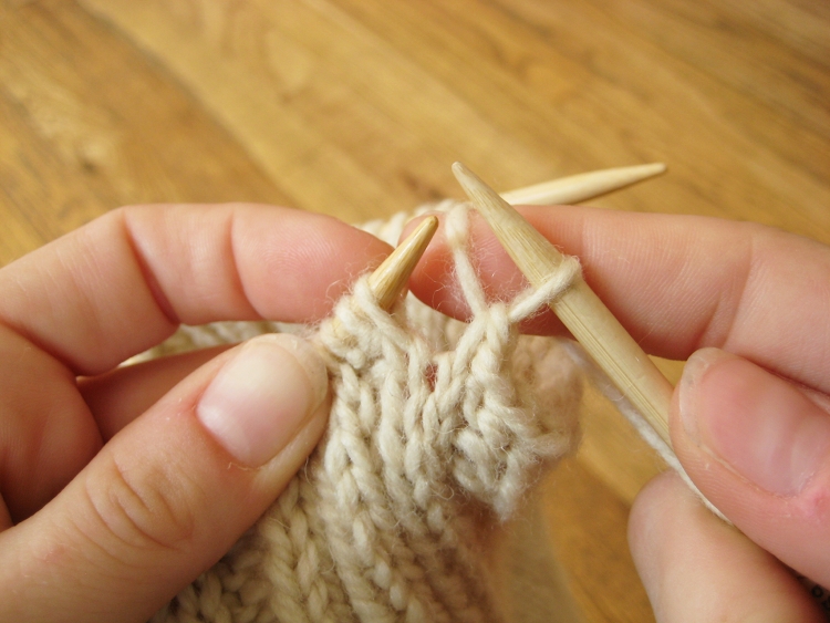Stretchy knitting cast off on legwarmers
