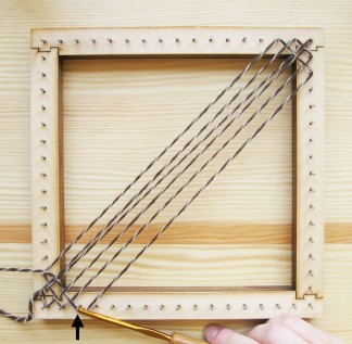 Square Pin Loom Speed Weaving
