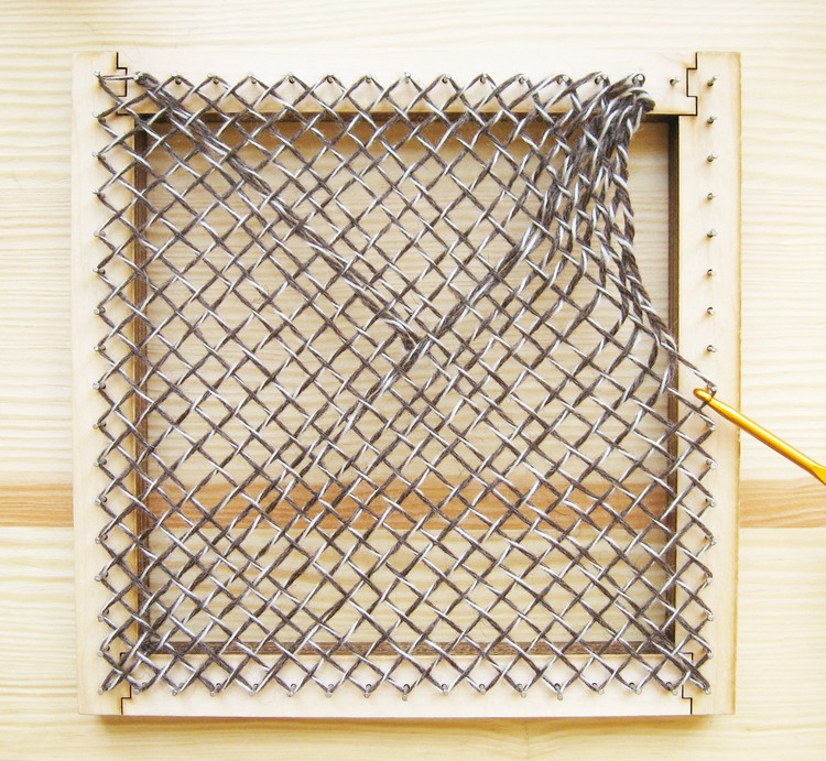 Square Pin Loom Speed Weaving